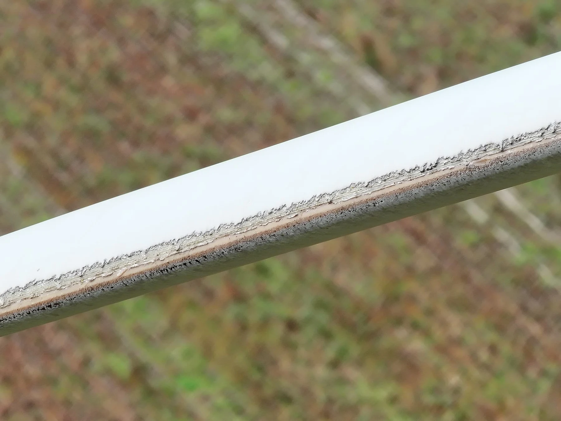 Coating loss along the blade edge